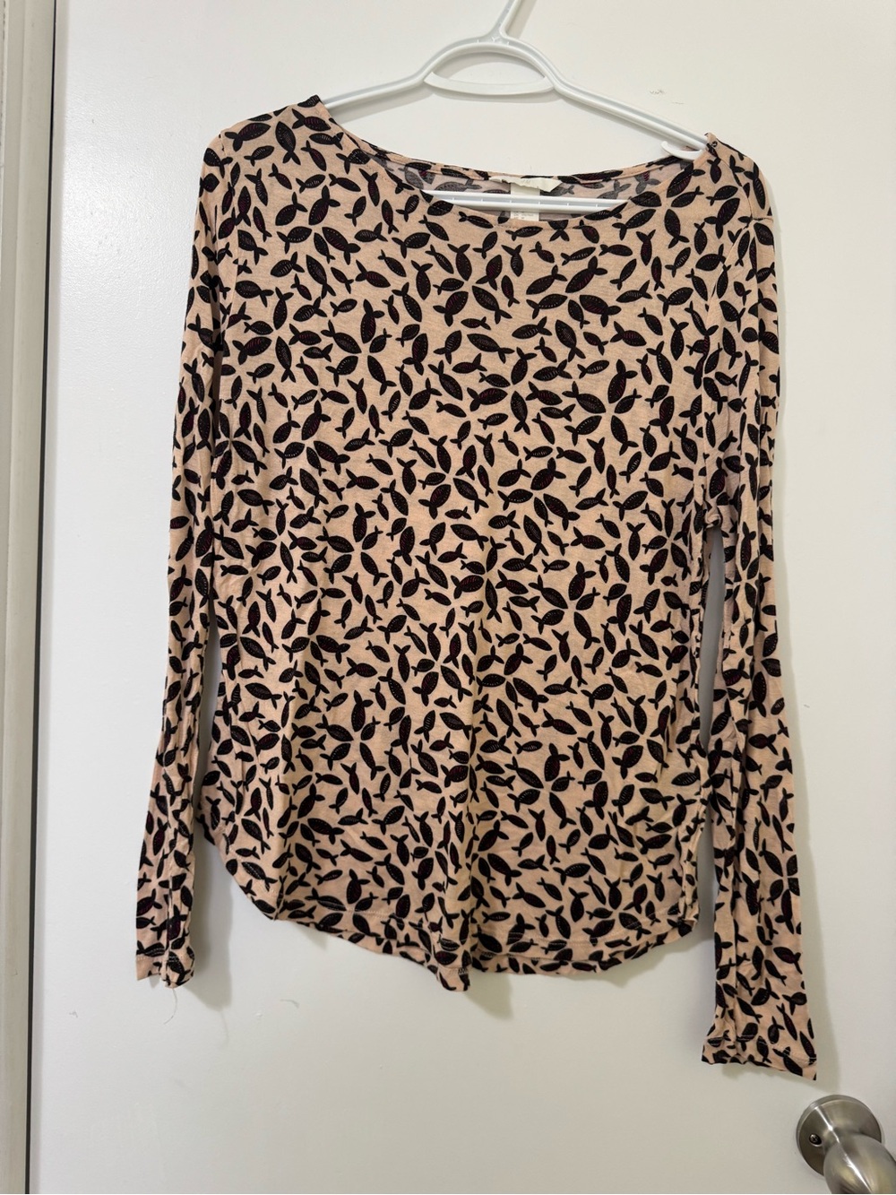 Long Sleeve Tee in Beige and Black